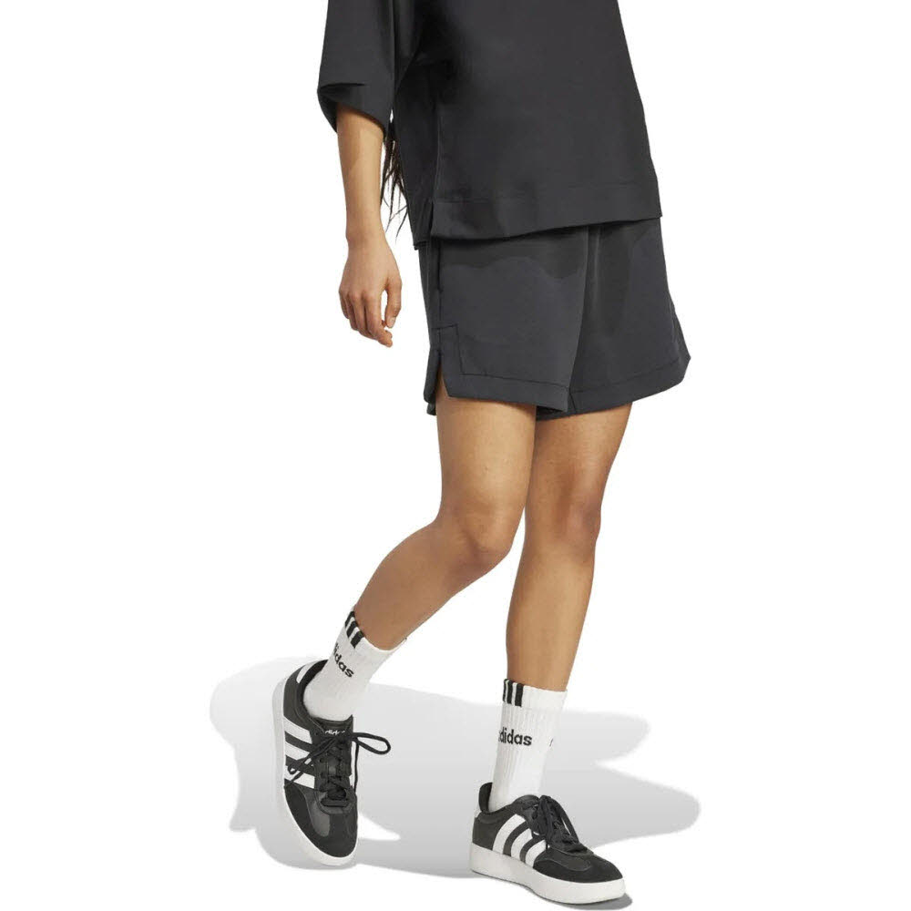 adidas Damen Shorts Weiche Lux Loose