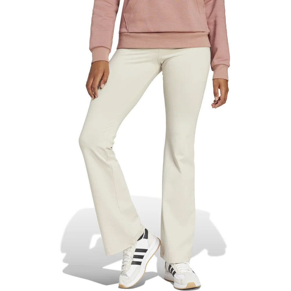 adidas Damen Small Logo Flared Leggings